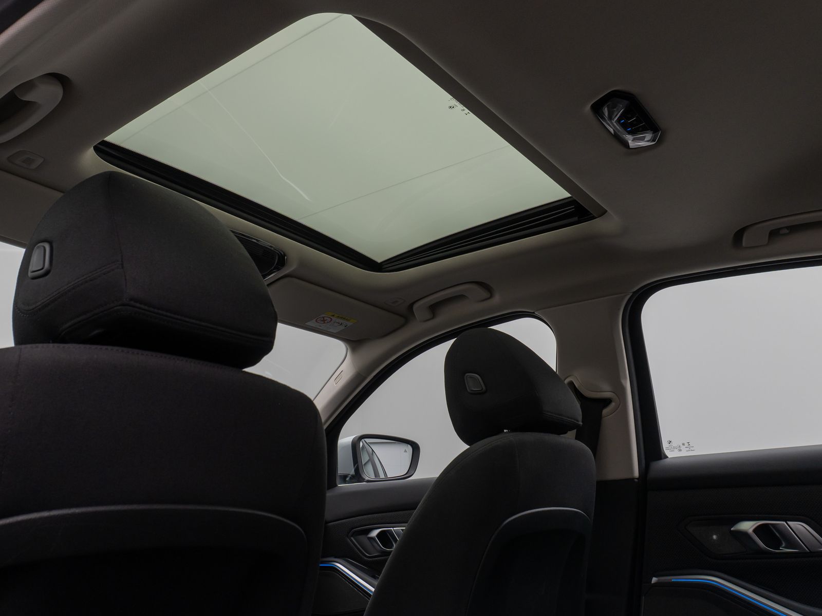 Fahrzeugabbildung BMW 330e  Laser Glasdach HUD H/K Stop&Go AHK Komfort