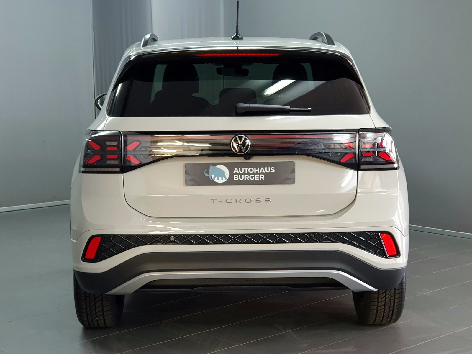 Volkswagen T-Cross R-Line 1.0TSI ACC RFK IQ.LIGHT Matrix foto 5