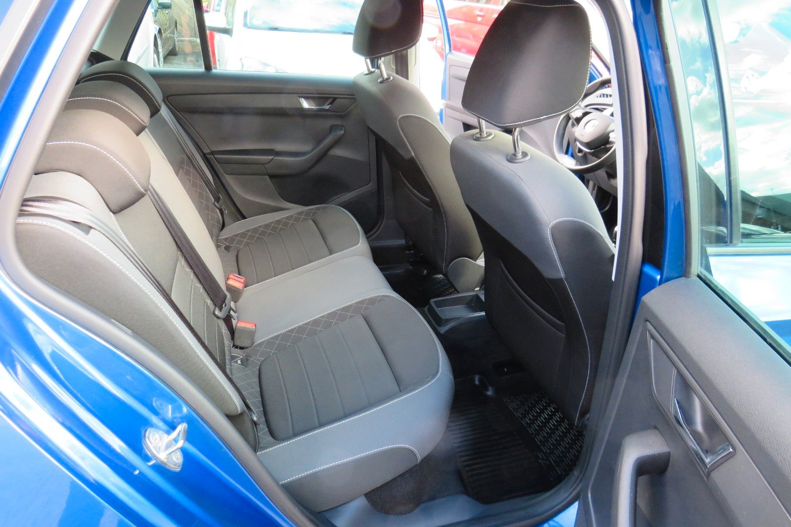 Fahrzeugabbildung SKODA Fabia Combi Ambition SITZH. GRA PDC NAVI APP 1.H