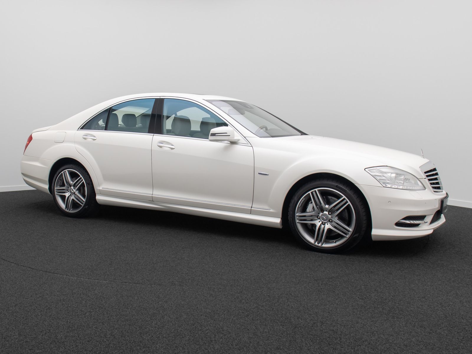 Fahrzeugabbildung Mercedes-Benz S 500 4MATIC AMG-Line Kamera Massage HiFi 19Zoll