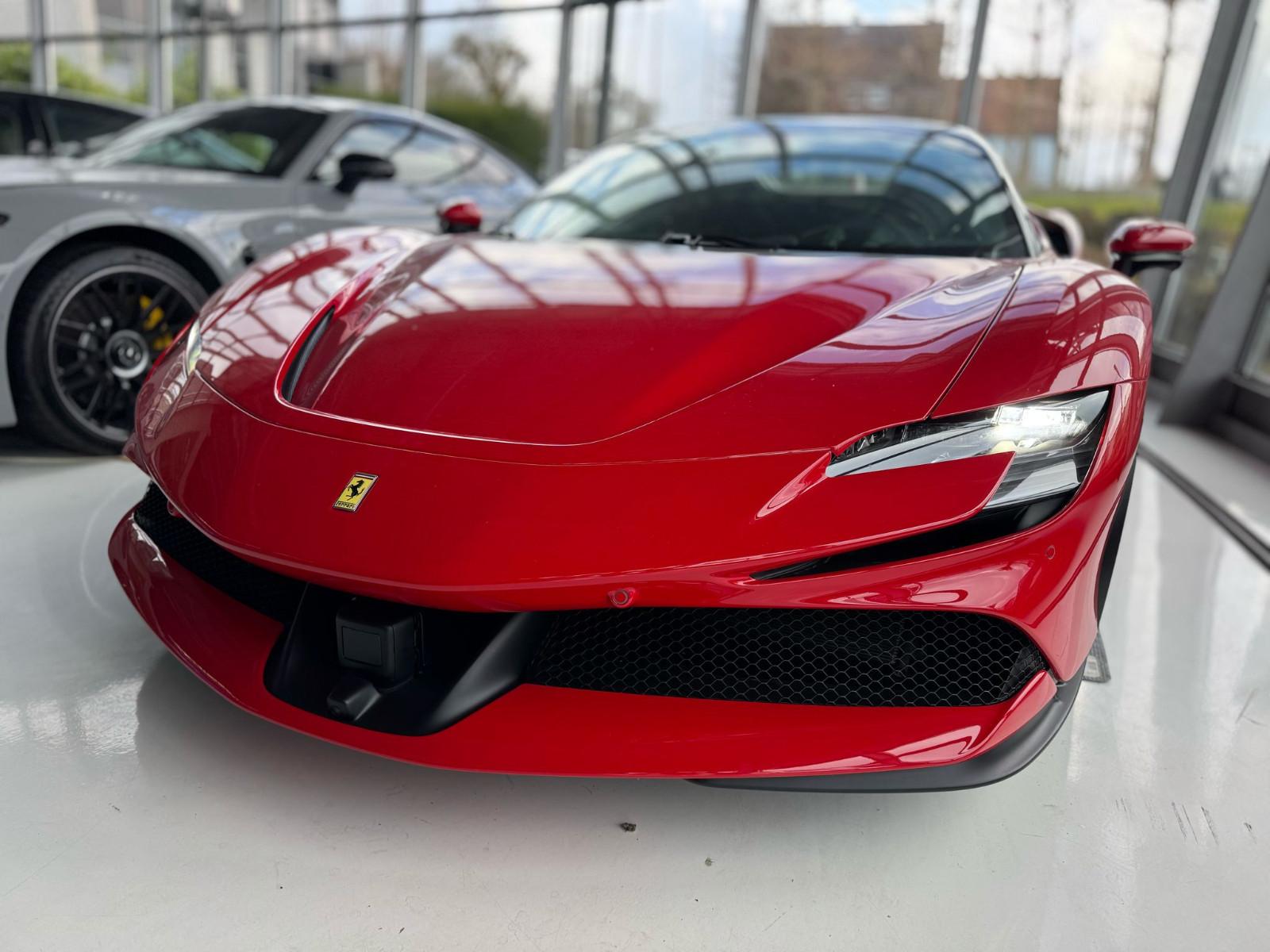 Ferrari SF90 Spider *NEW* Carbon/Lift/RacingSeat/HUD