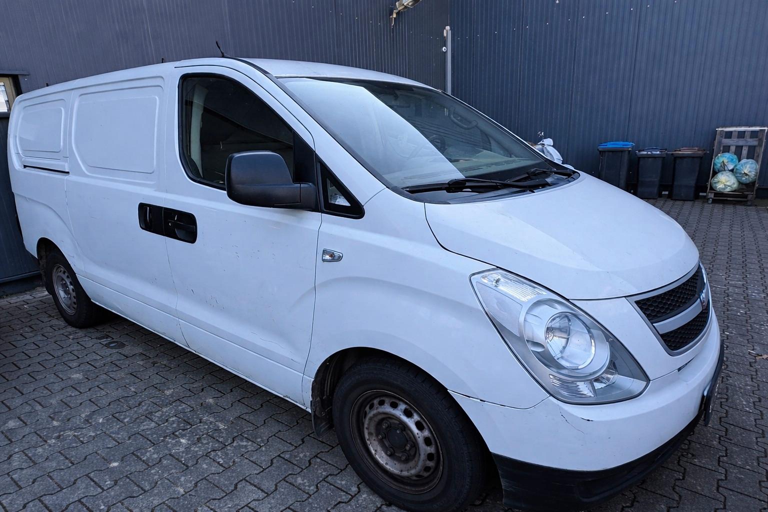 Hyundai H-1 Starex