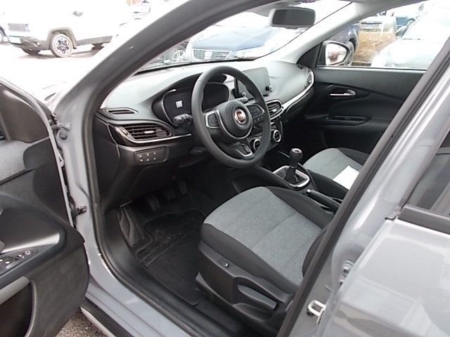 Fahrzeugabbildung Fiat Tipo Cross 1.0 + DAB + Klimaautomatik