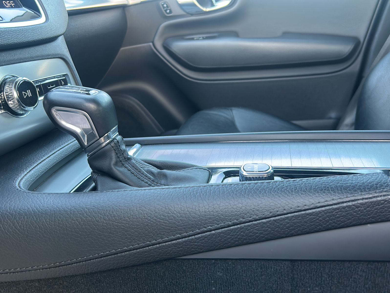 Fahrzeugabbildung Volvo XC90 Momentum AWD