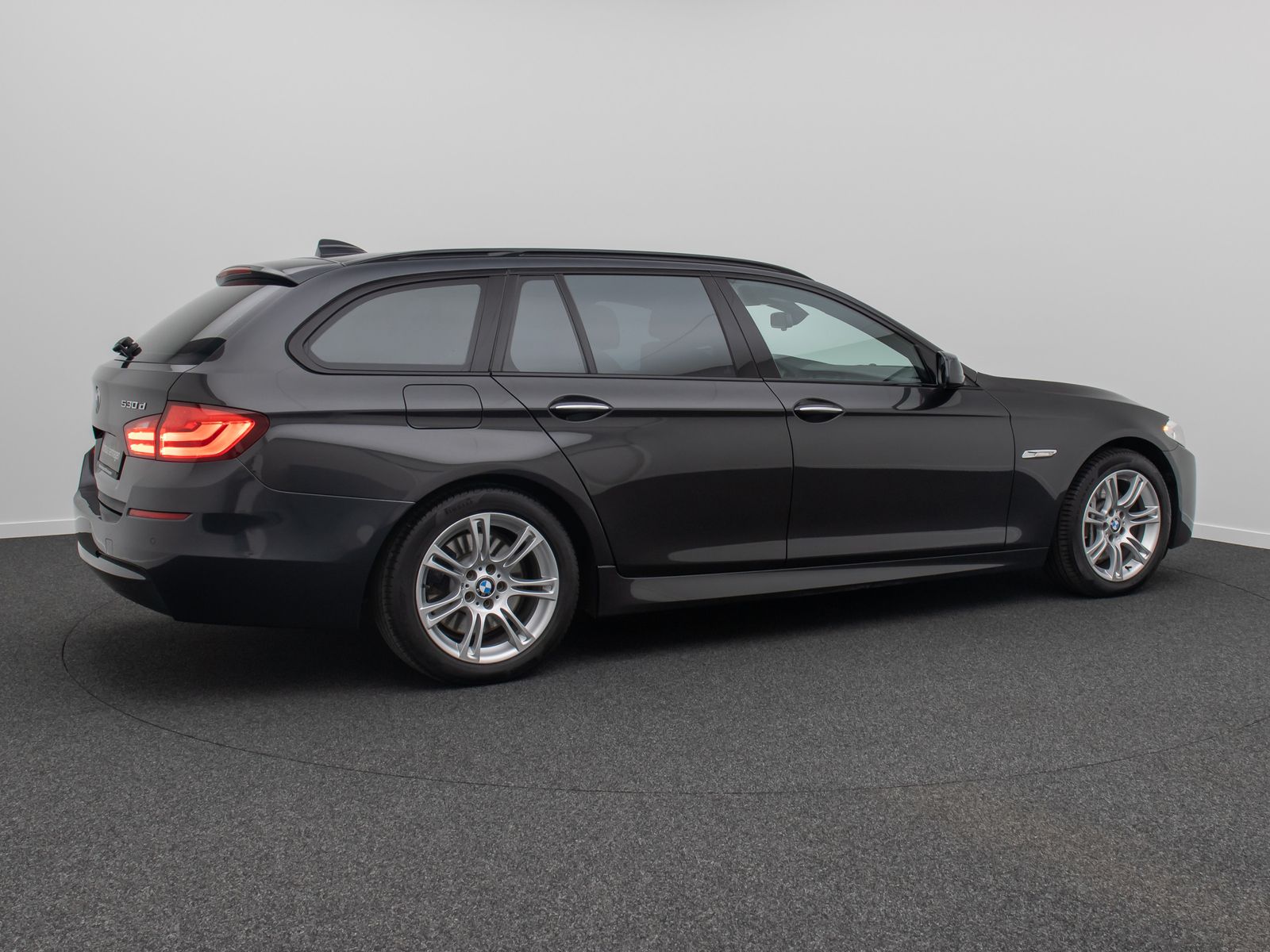 Fahrzeugabbildung BMW 530d xD M Sport Kamera HUD NaviPro Panorama HiFi