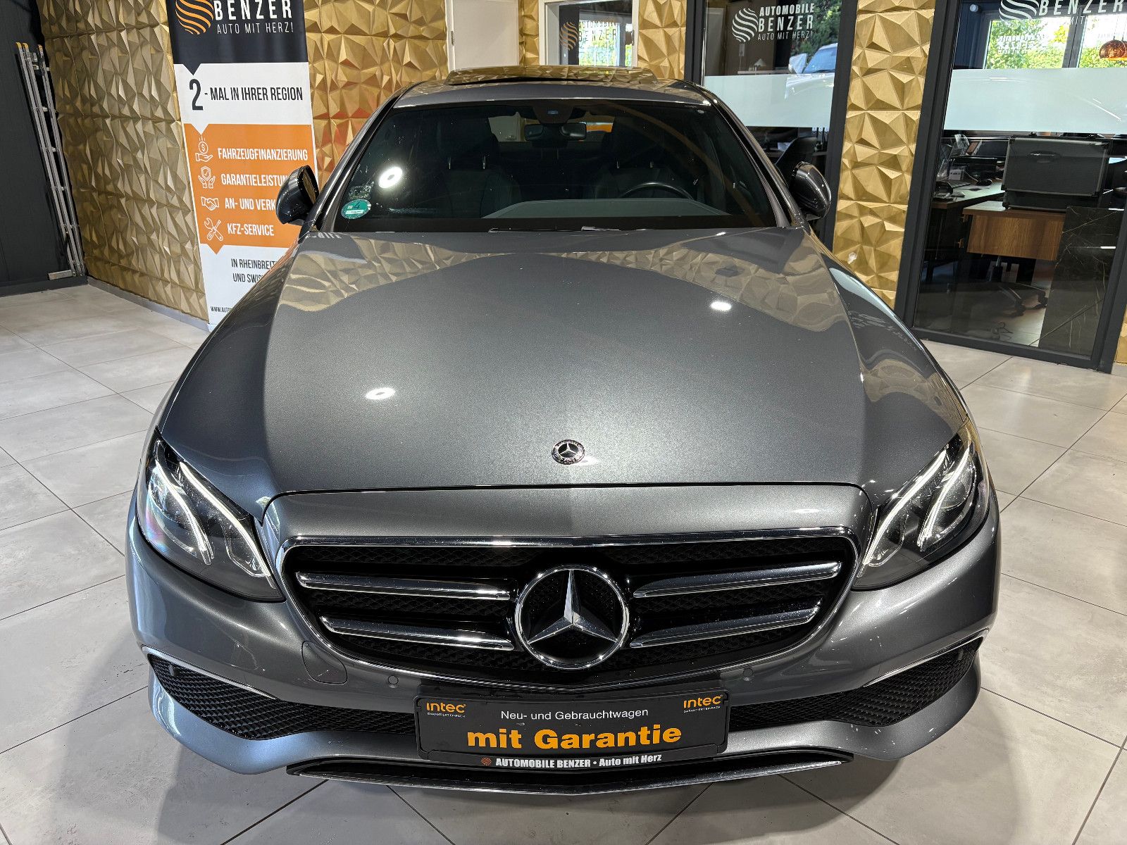 Fahrzeugabbildung Mercedes-Benz E 200 Lim./PANO/AMBIENTE/APPLE/SHZ/KLIMA/