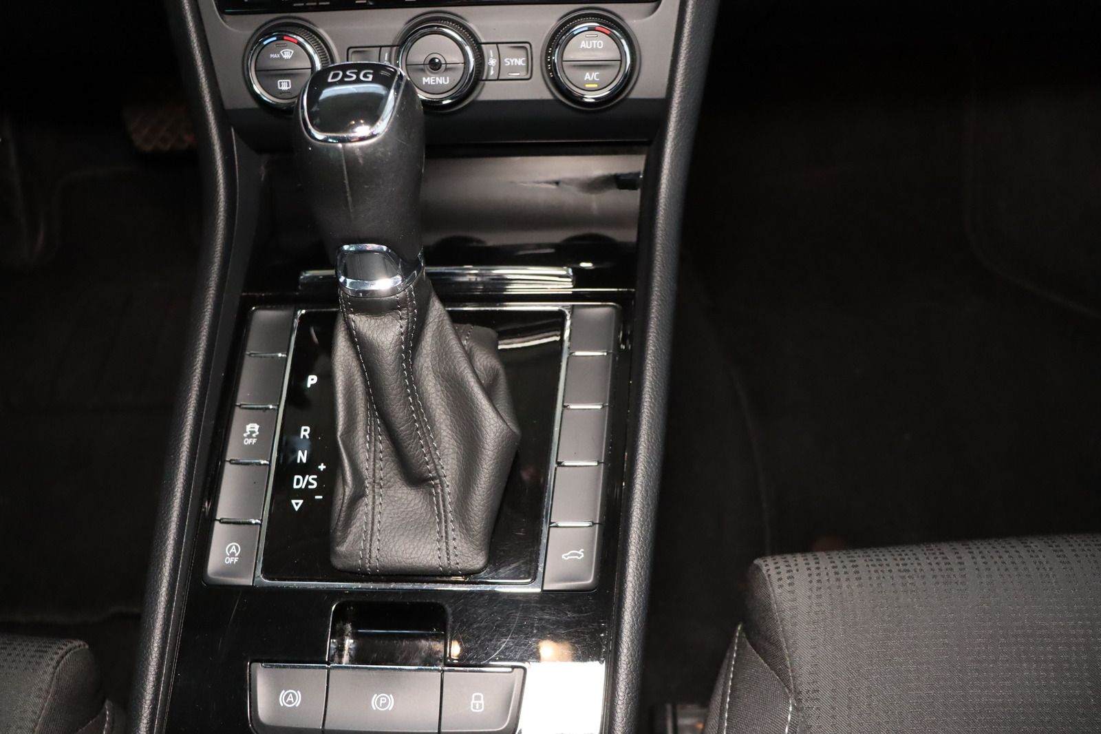 Fahrzeugabbildung SKODA Superb * Memory * PDC * Sithzg.