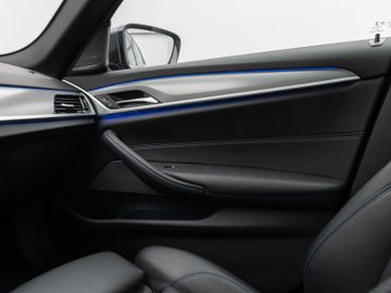 Fahrzeugabbildung BMW 530d xD M Sport Panorama Kamera H/K Alarm 19Zoll