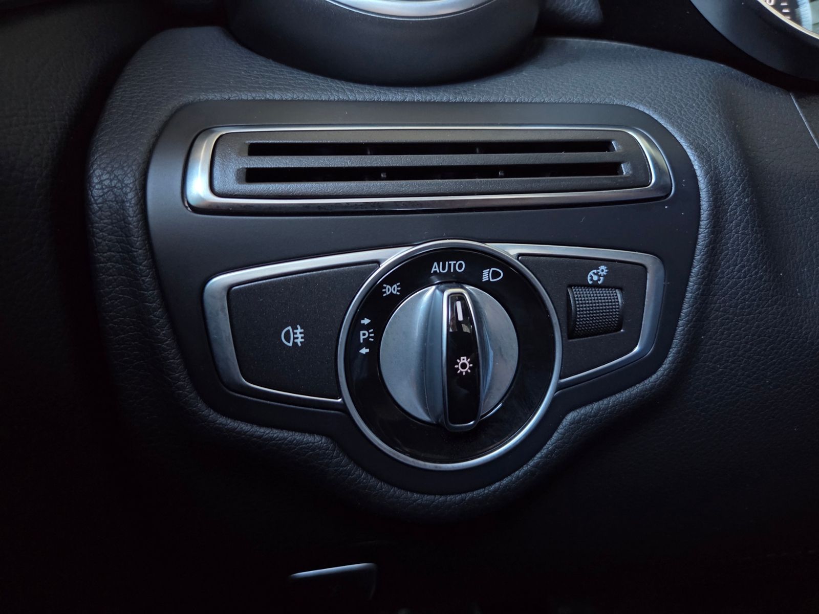 Fahrzeugabbildung Mercedes-Benz C 200 Avantgarde AHK MEMORY LED NAVI