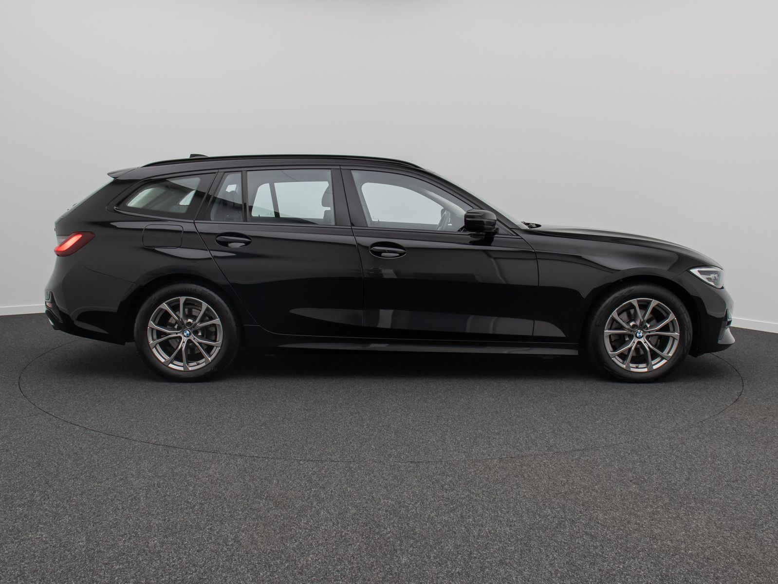 Fahrzeugabbildung BMW 320d xD Sport Line DAB Alarm Panorama Individual