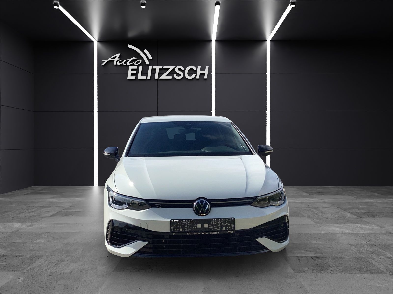 Fahrzeugabbildung Volkswagen Golf VIII R DSG 4M Black-Stye Matrix Akrapovic H