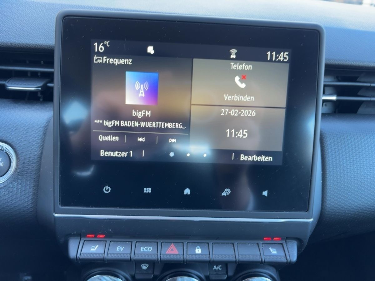 Fahrzeugabbildung Renault Clio INTENS E-TECH 140 Navi SHZ Kamera