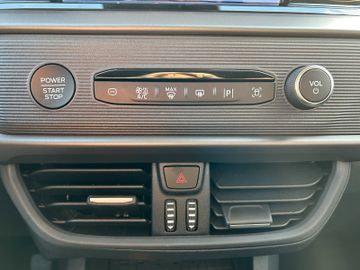 Ford Tourneo Courier Titanium Winterpaket 5JGarantie!
