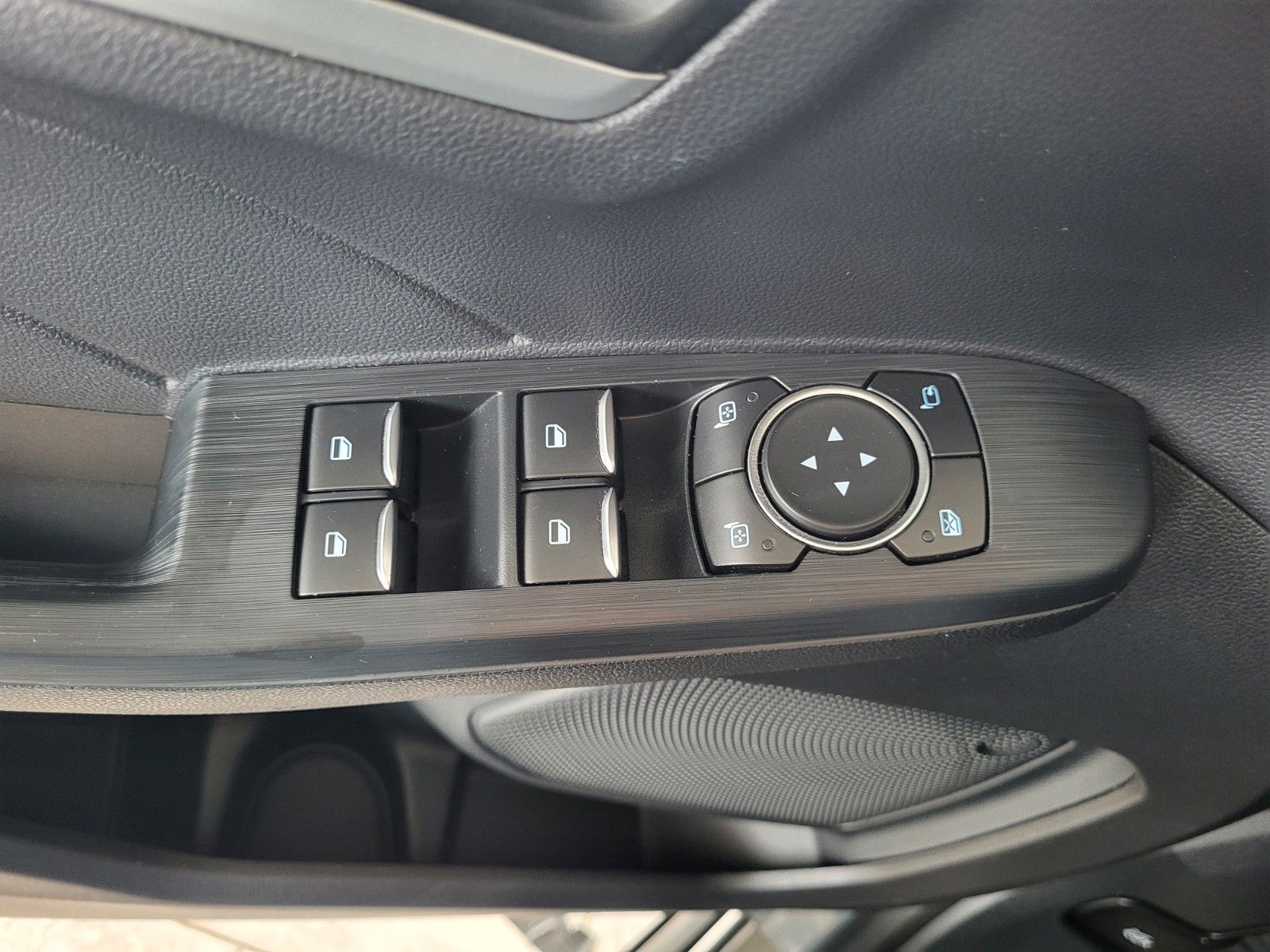 Fahrzeugabbildung Ford Kuga Plug-In/NAVI/SITZHZG./AHK/PDC