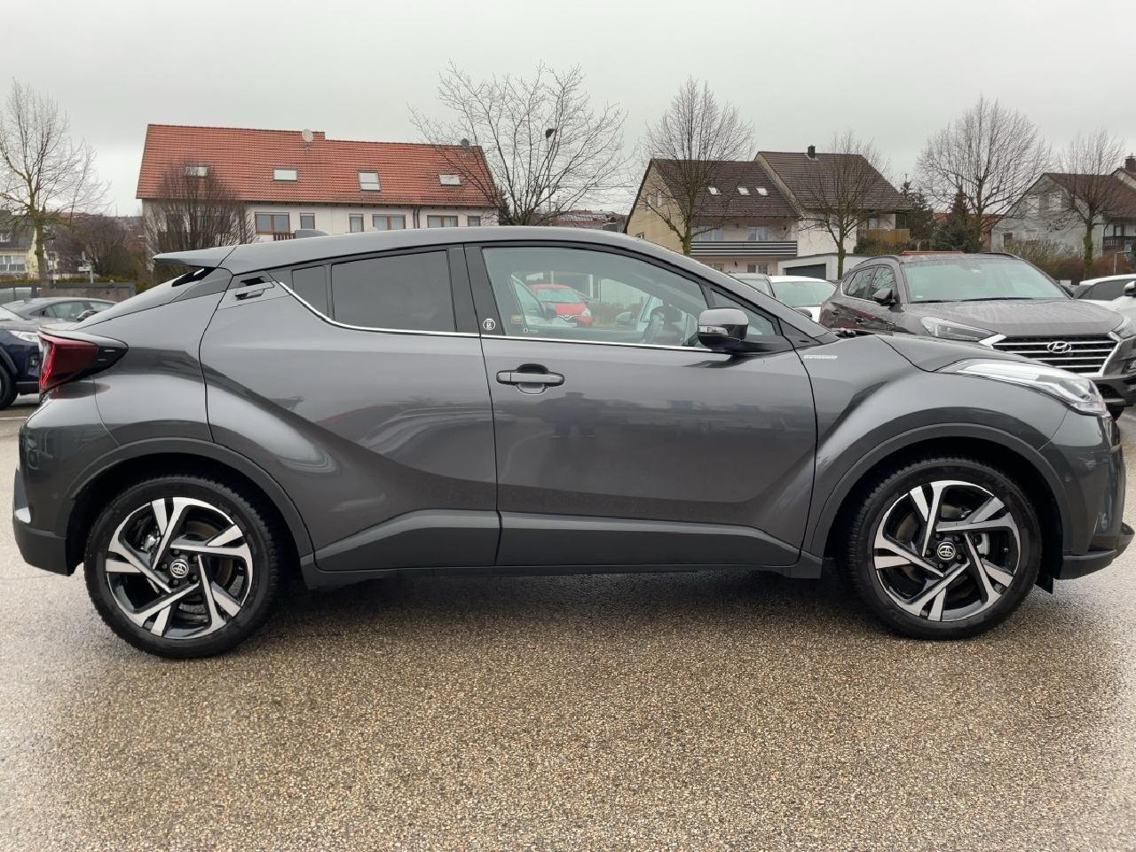 Fahrzeugabbildung Toyota C-HR 2.0 Hybrid Team D + AHK