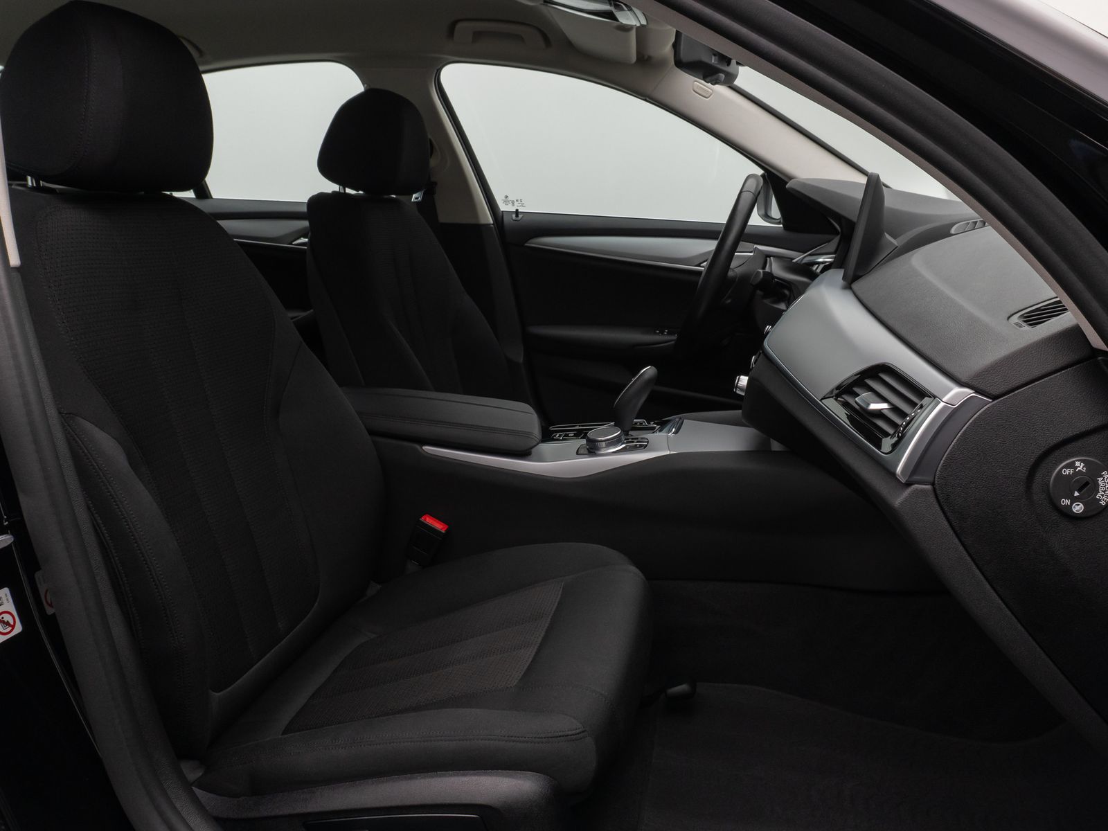 Fahrzeugabbildung BMW 530i Lim.DAB CockPitPro PDC Sitzhzg Alarm LED