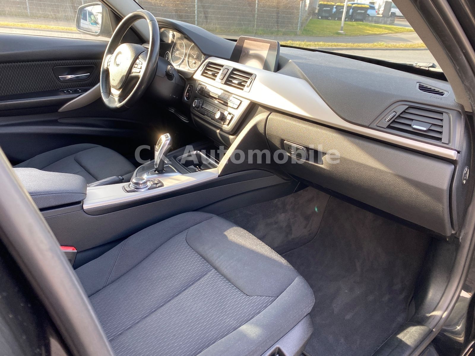 Fahrzeugabbildung BMW 320d Touring Automatik/Klima/Navi/Tempomat/PDC