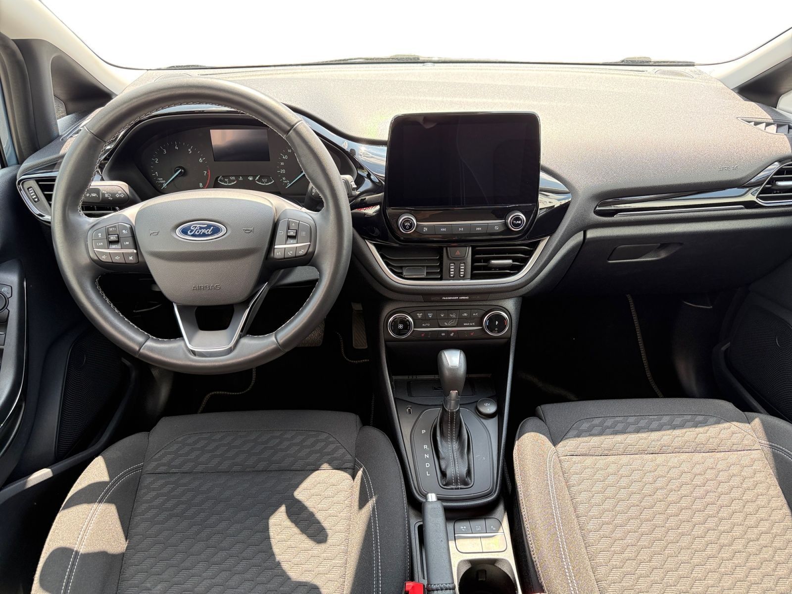 Fahrzeugabbildung Ford Fiesta Titanium 1,0 EcoBoost Aut. DSG/ACC/RFK