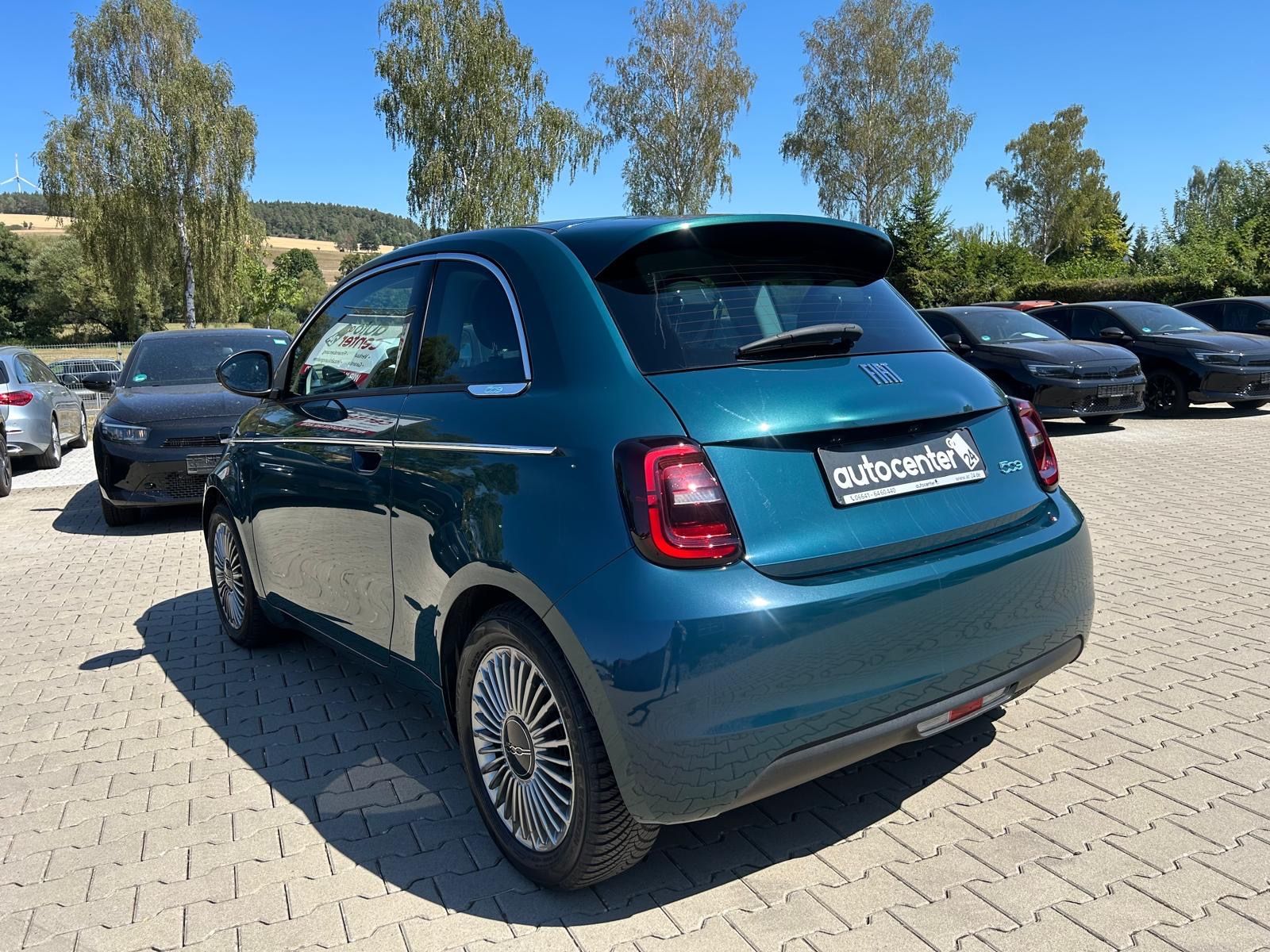 Fahrzeugabbildung Fiat 500e°Style Paket°42 kWh°Alu°Navi°1.Hnd°SOH 97,5%