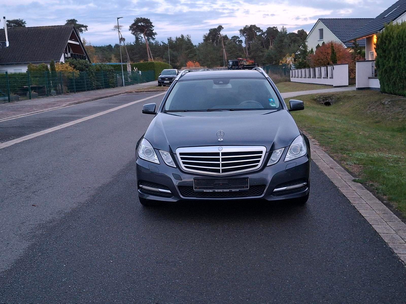 Mercedes-Benz E350 2010 — rear view