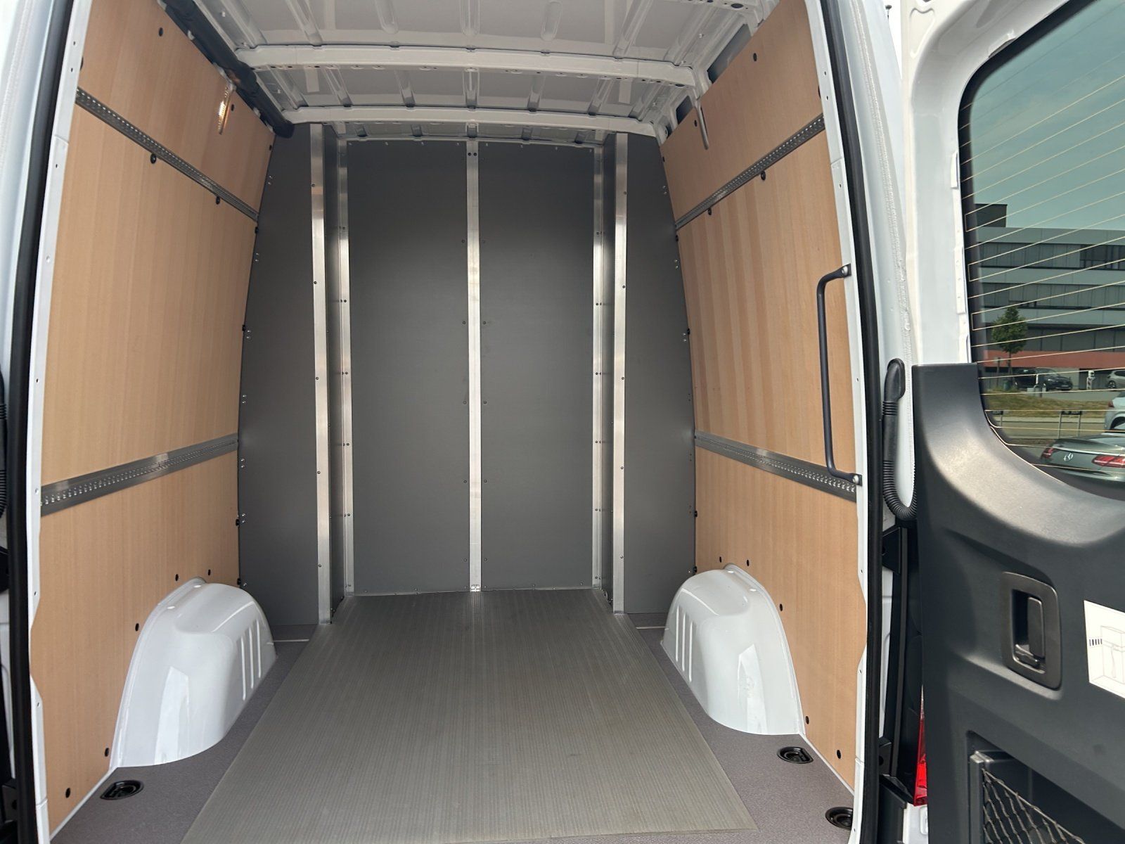 Fahrzeugabbildung Mercedes-Benz Sprinter319 Kasten/Mixto 4x4 PRO Hoch AHK Standh