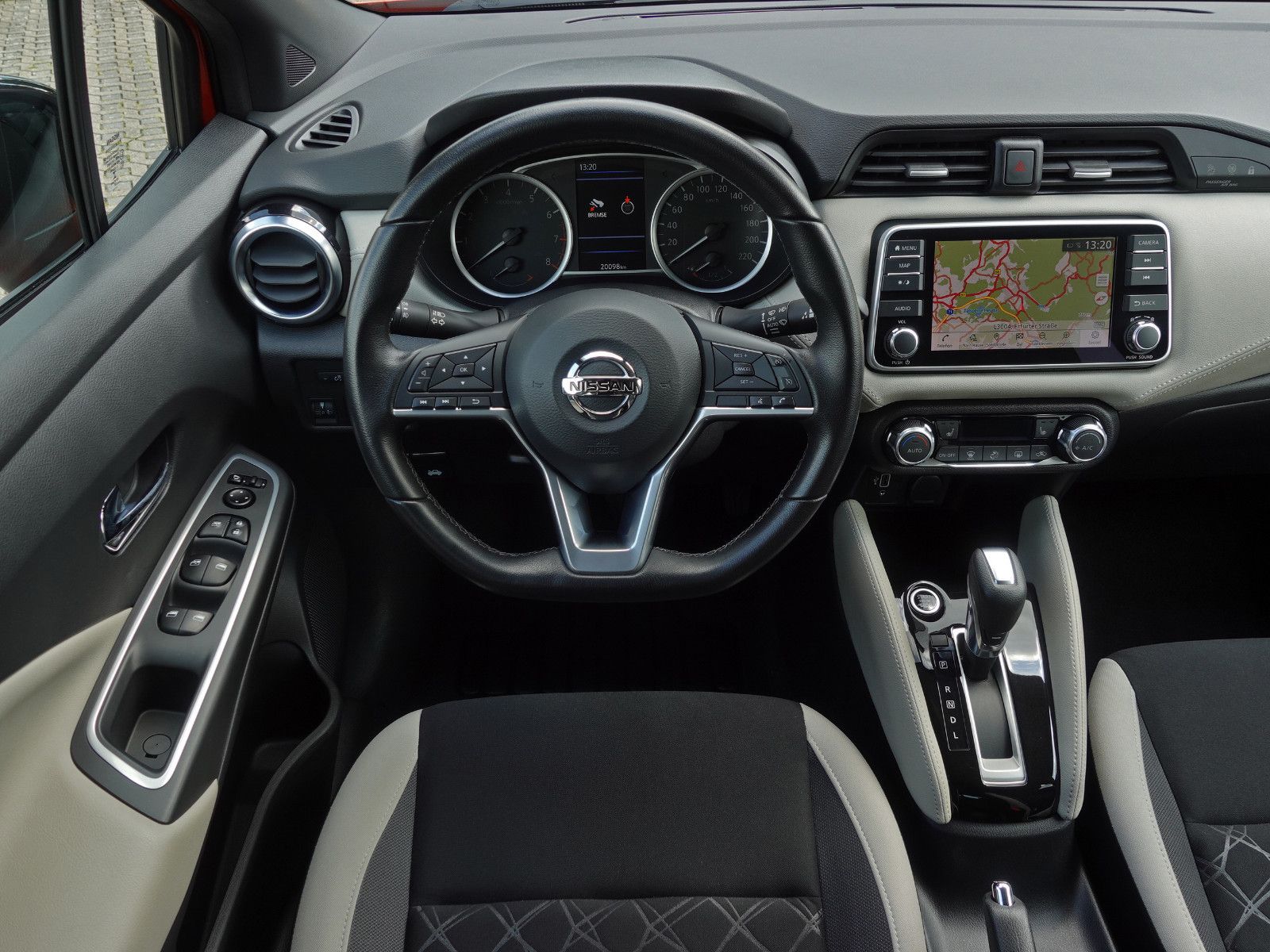 Fahrzeugabbildung Nissan Micra X-Tronic N-Design Navi BOSE DAB+ Kamera