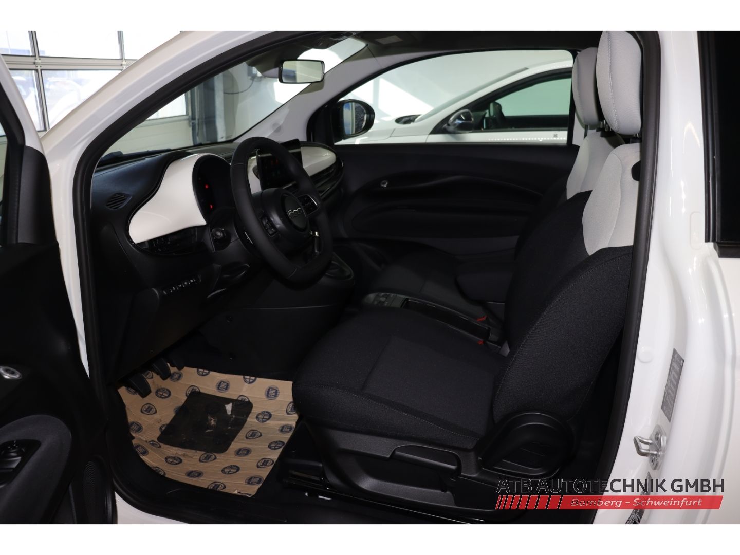 Fahrzeugabbildung Fiat 500 ICON + Komfortpaket Hybrid 1.0l PDC Rückfahr