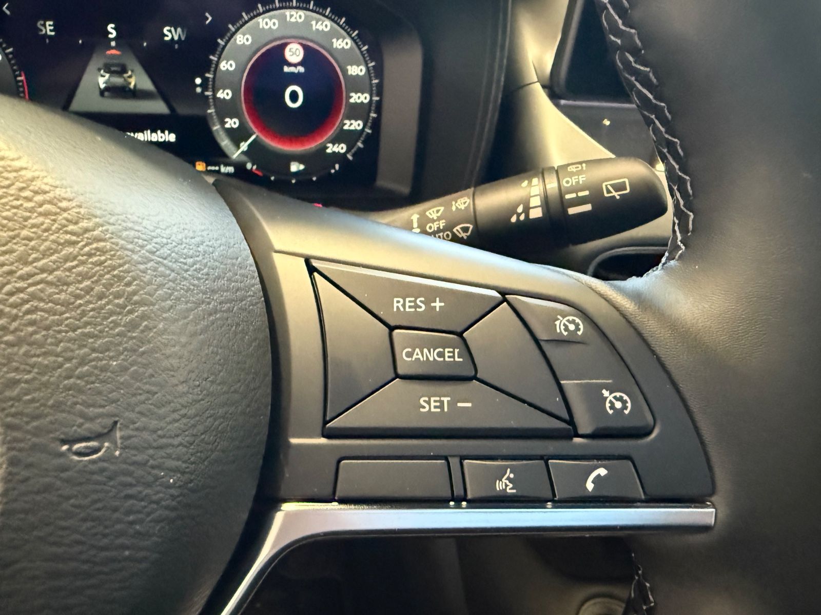 Fahrzeugabbildung Nissan Juke N-Connecta MT - Navi, Winter-P., Teilleder