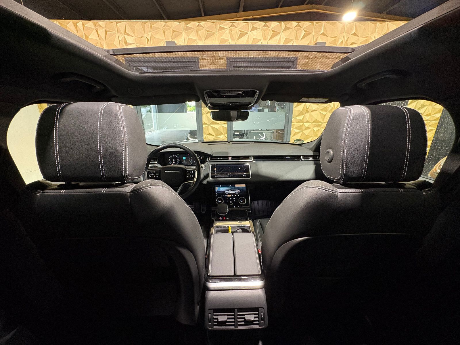 Fahrzeugabbildung Land Rover Range Rover Velar R-Dynamic SE/PANO/MEMORY/APPLE