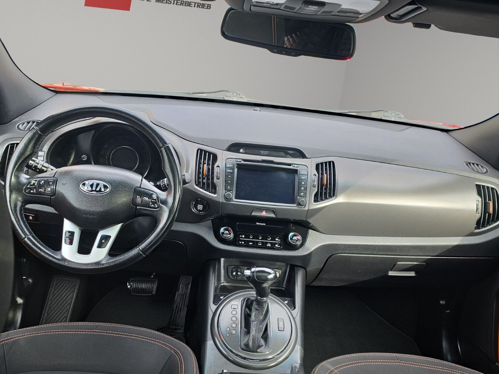 Fahrzeugabbildung Kia Sportage  ALLRAD 4X4 AUTOMAT/PANORAMA/NAVI/XENON