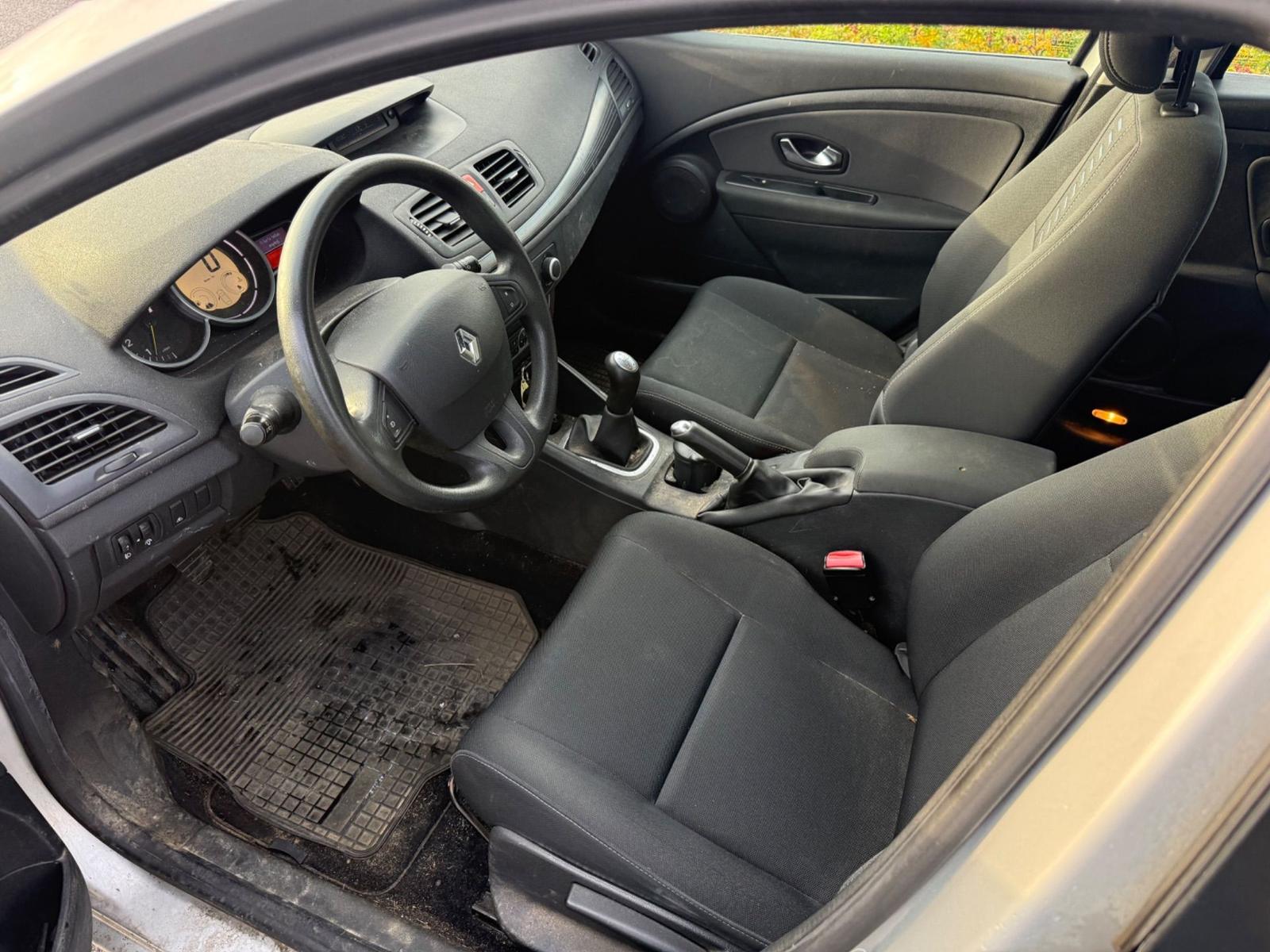 Renault Megane 2010 — photo 13