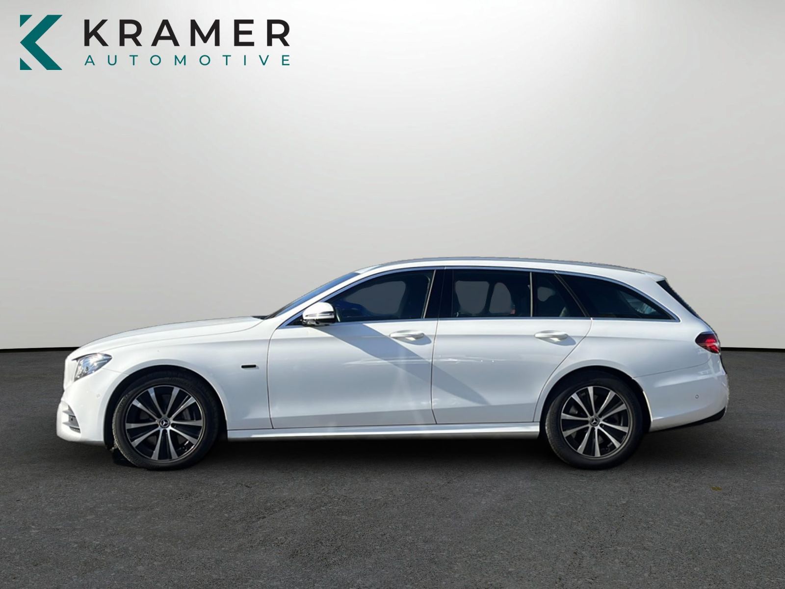 Mercedes-Benz E 300 de T. AMG line STANDHZ+WIDE+BURM+BEAM+360° imagem 3