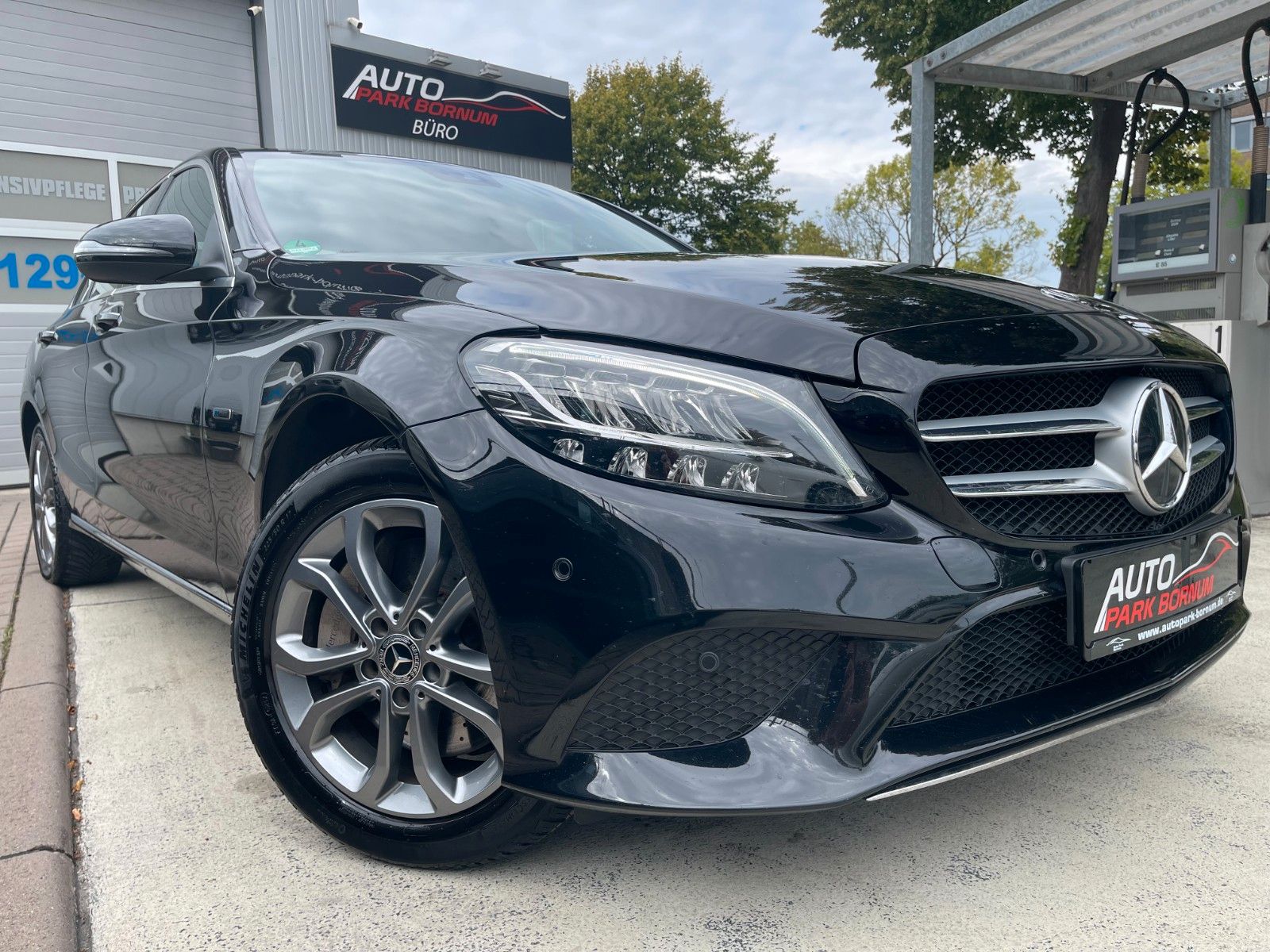 Mercedes-Benz C 300 e 4Matic/AVANTGARDE/KAMERA/LED/AHK/TÜV