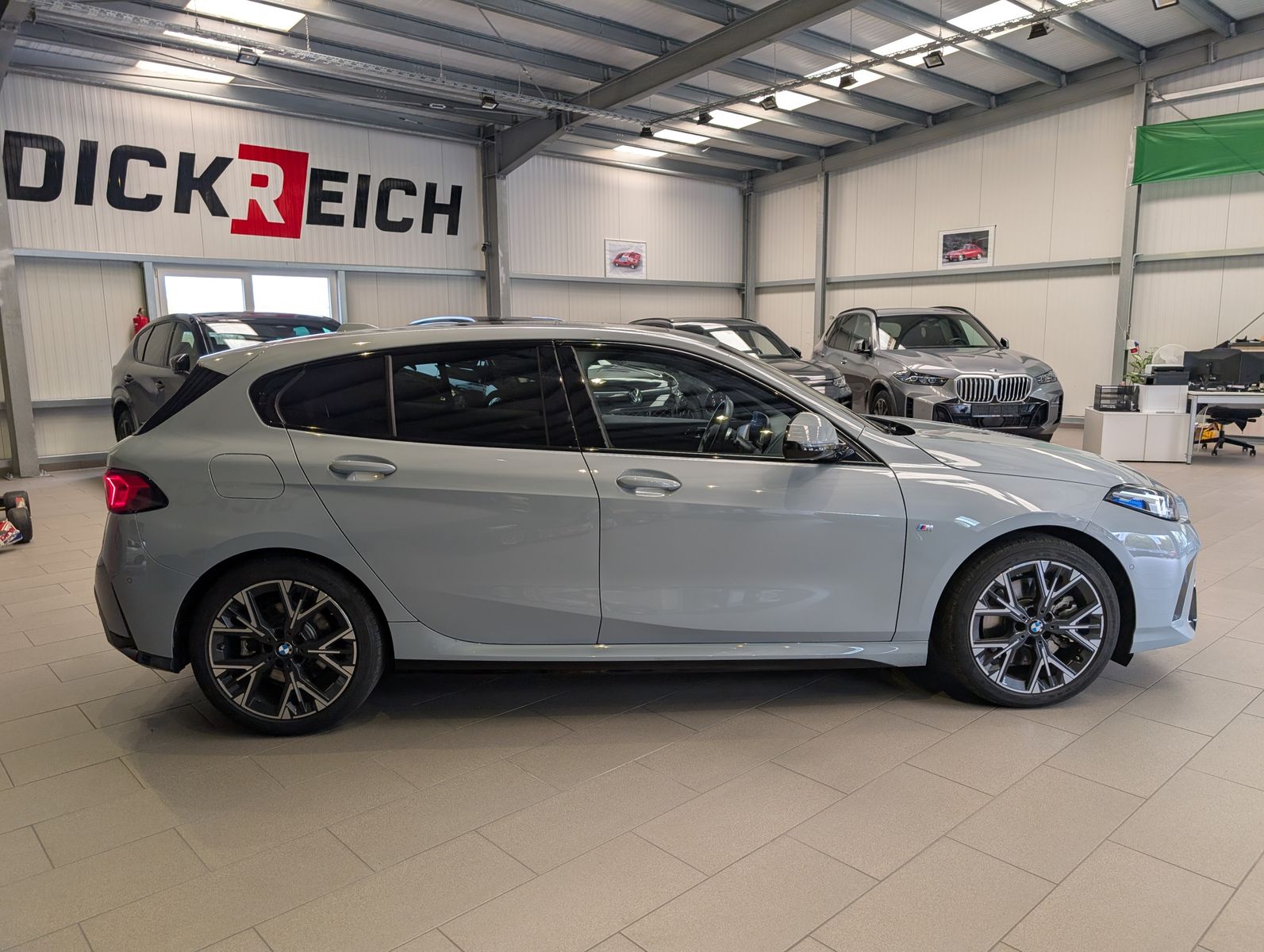 Fahrzeugabbildung BMW 123 i xDrive M-Sport Massag H/K Kamera Pano AHK