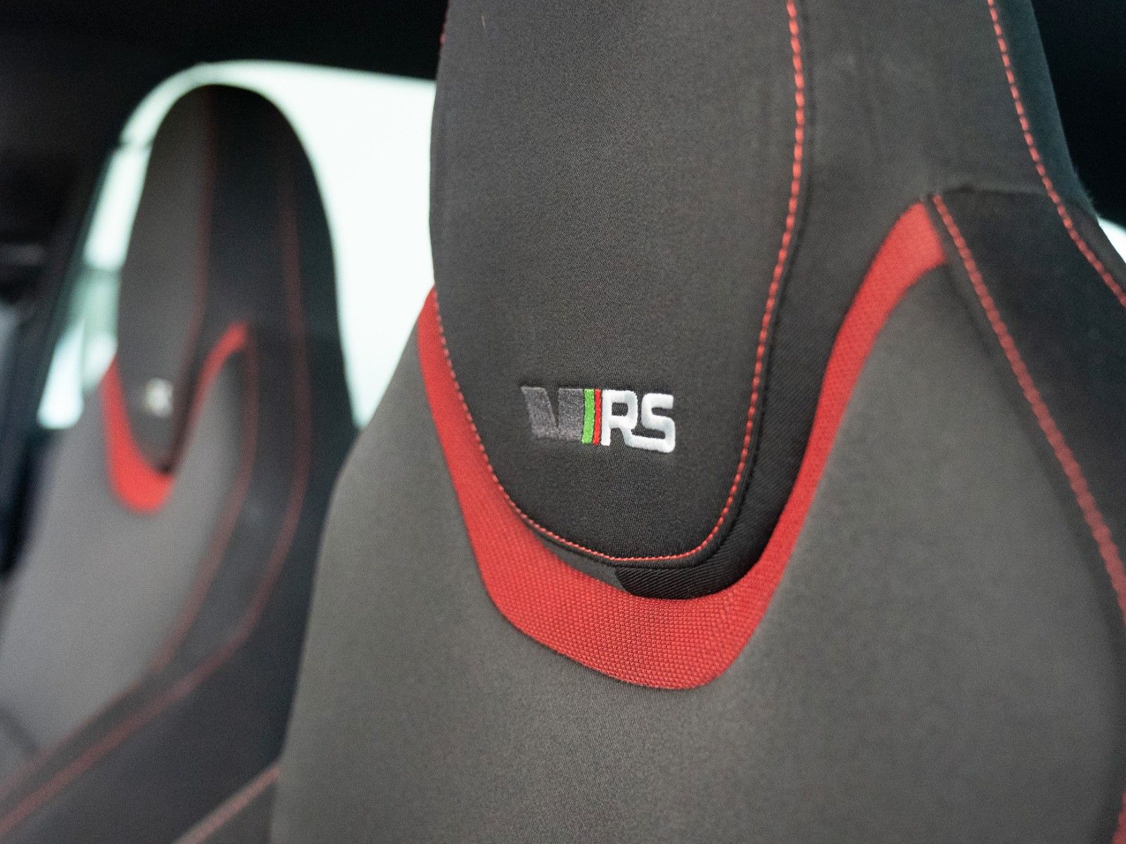 Fahrzeugabbildung SKODA Octavia Combi RS 4x4 AUTOM./SITZHZG./KAMERA