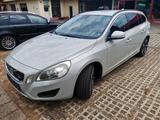 Volvo V60 2.0 163 PS Automatik R Design - gebrauchte Volvo V60 aus dem Jahr 2010