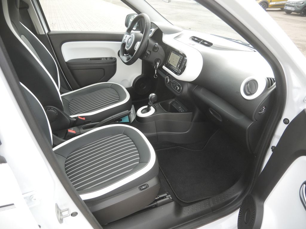 Fahrzeugabbildung Renault Twingo E-Tech KLIMA PDC SHZ RÜCKFAHRKAMERA NAVI