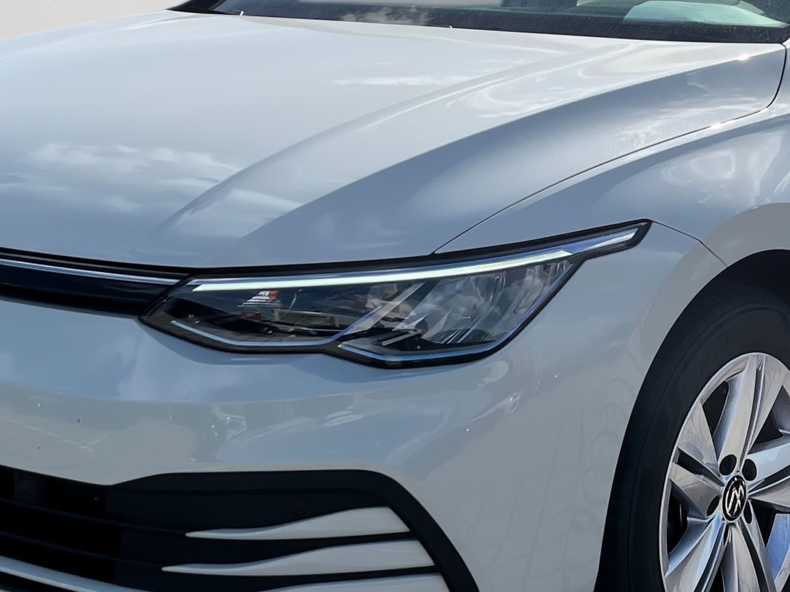 Volkswagen Golf VIII Variant Life 1,0 TSI BusiPaket mit Nav foto 3