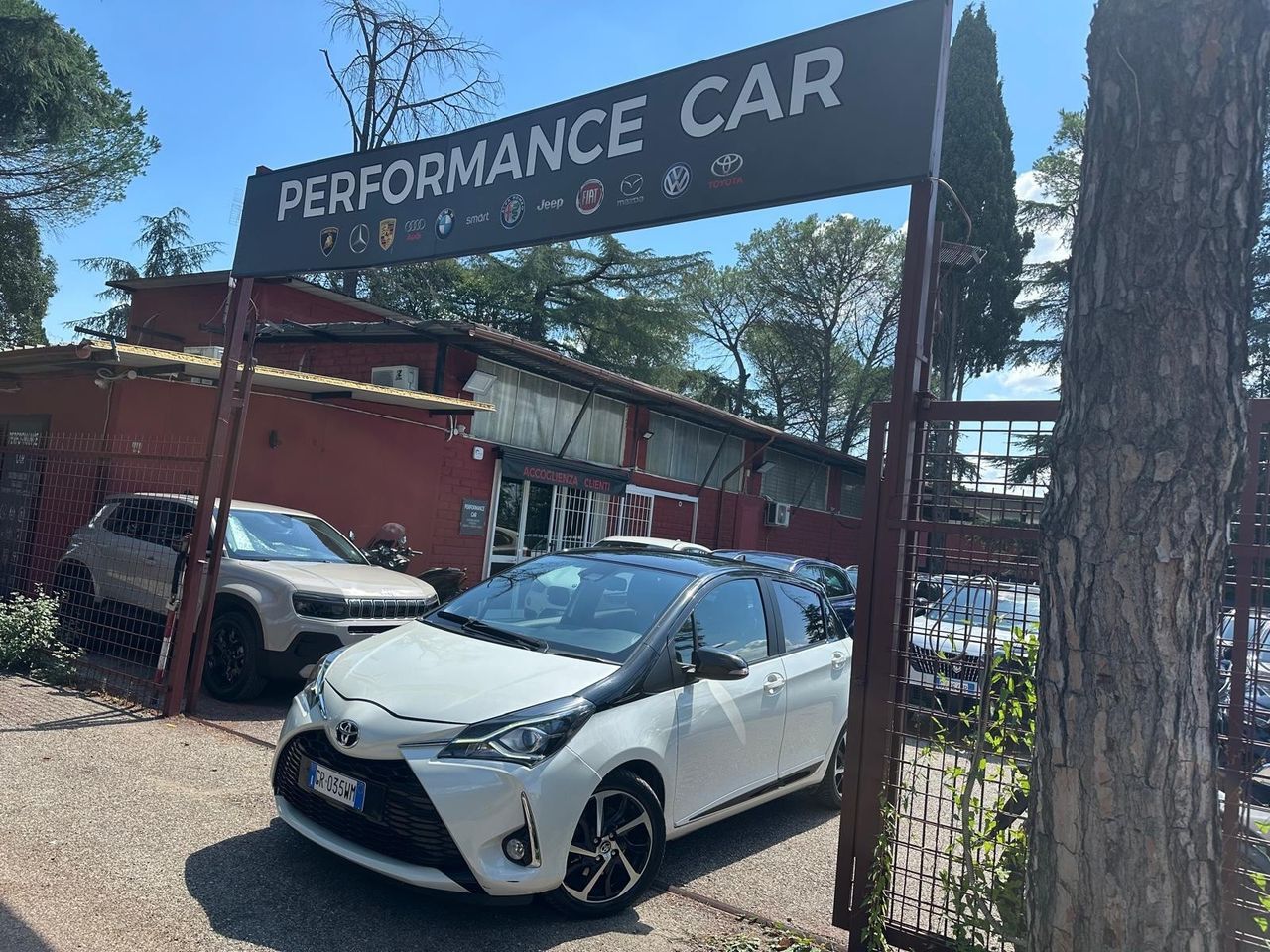 TOYOTA Yaris