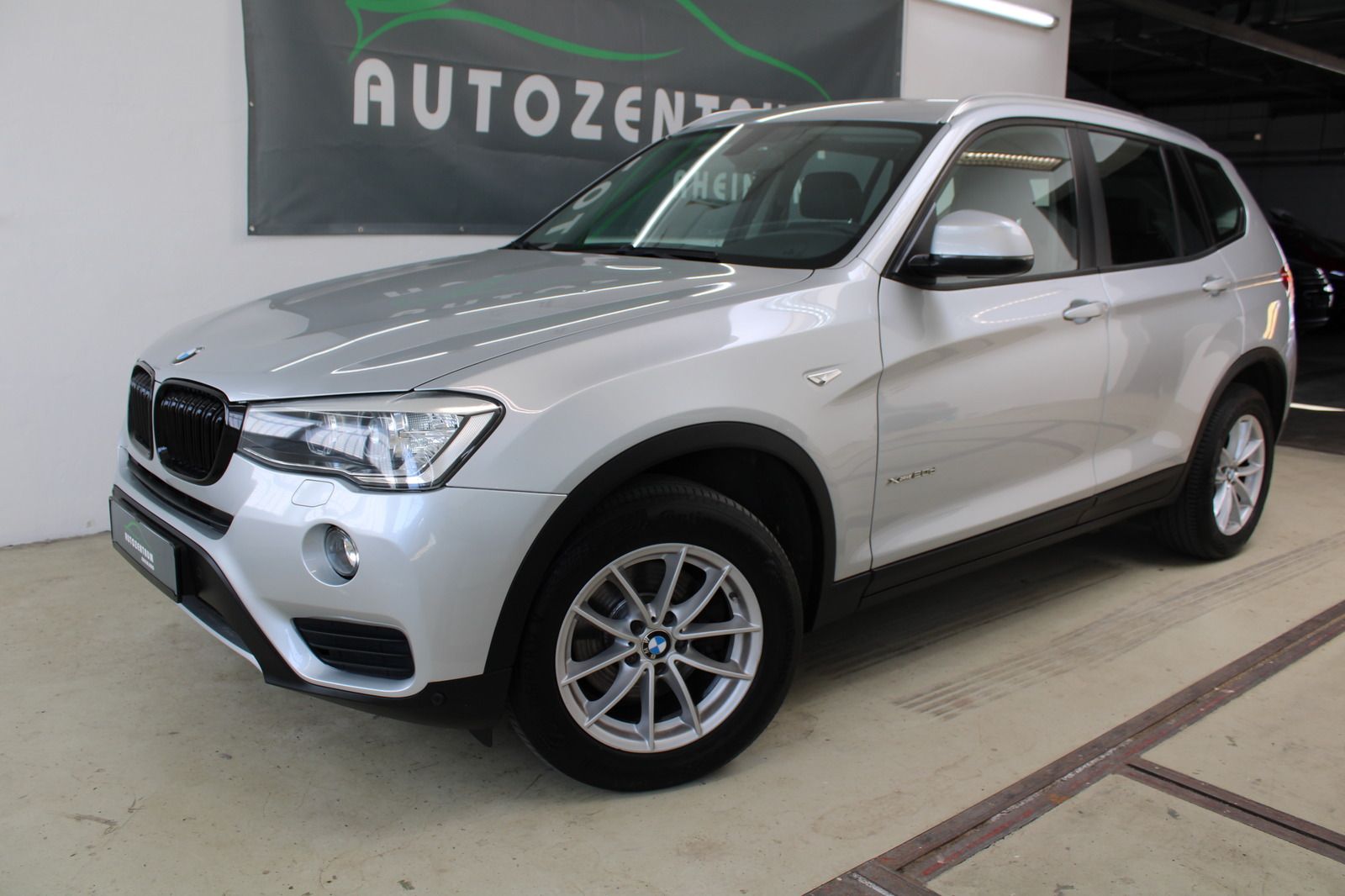 BMW X3 xDrive 20d BiXenon/Kamera/PDC/SHZLeder