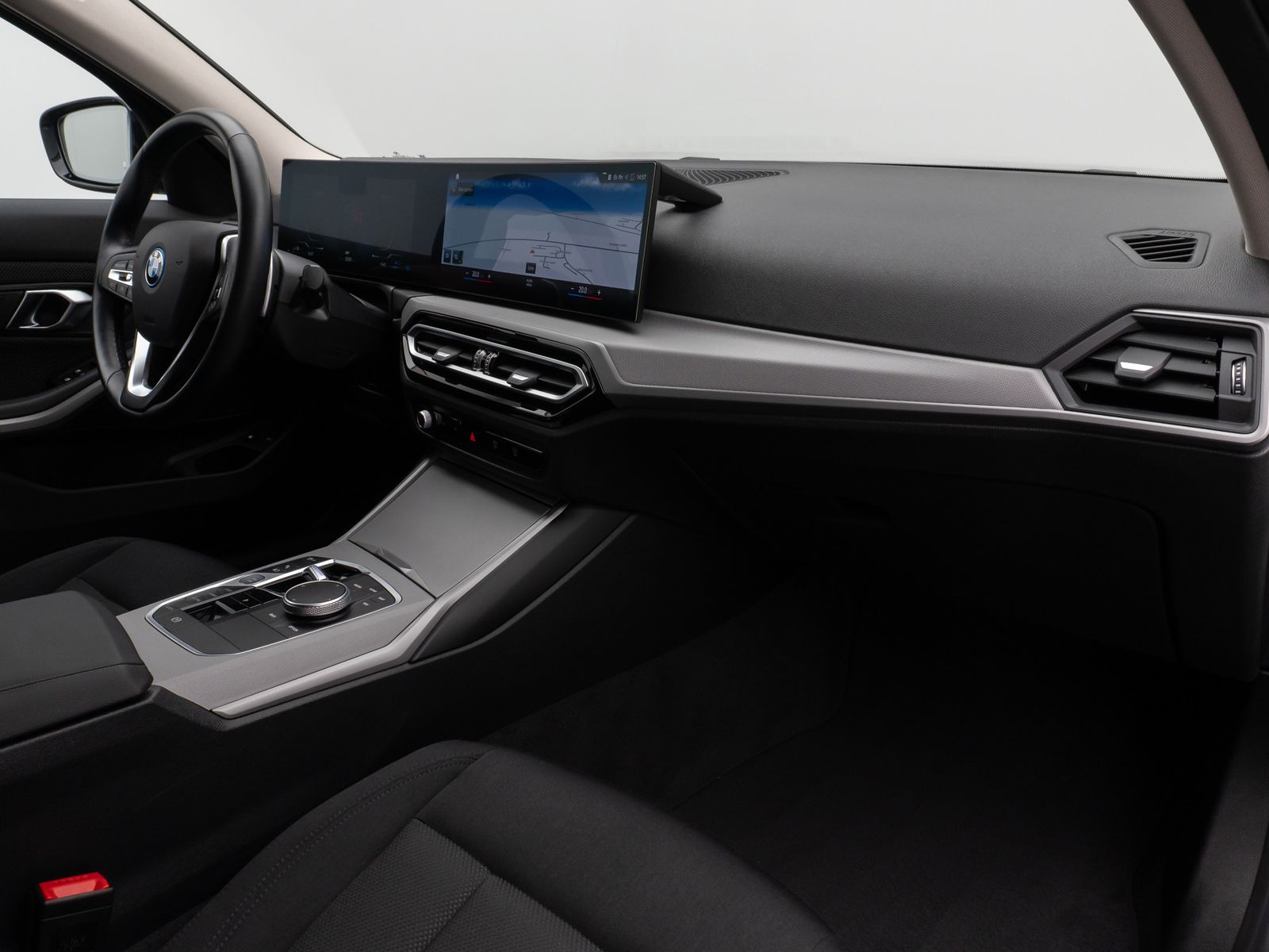 Fahrzeugabbildung BMW 330e DAB CockPit+ PDC LED Geschwindigkeitsreg