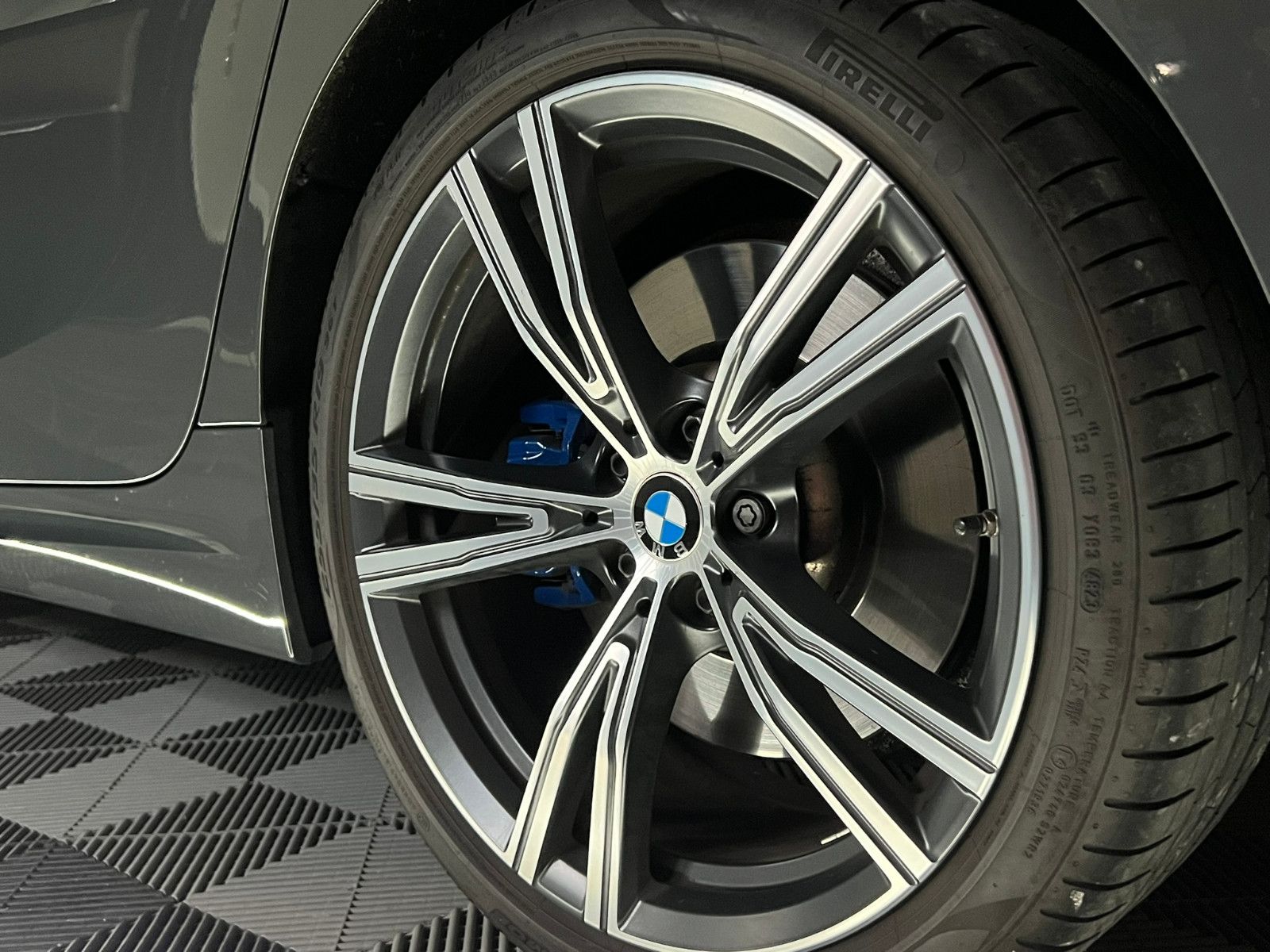 Fahrzeugabbildung BMW 330 i xDrive M SPORT/PANO/STHZ/ACC/DRAVITGRAU