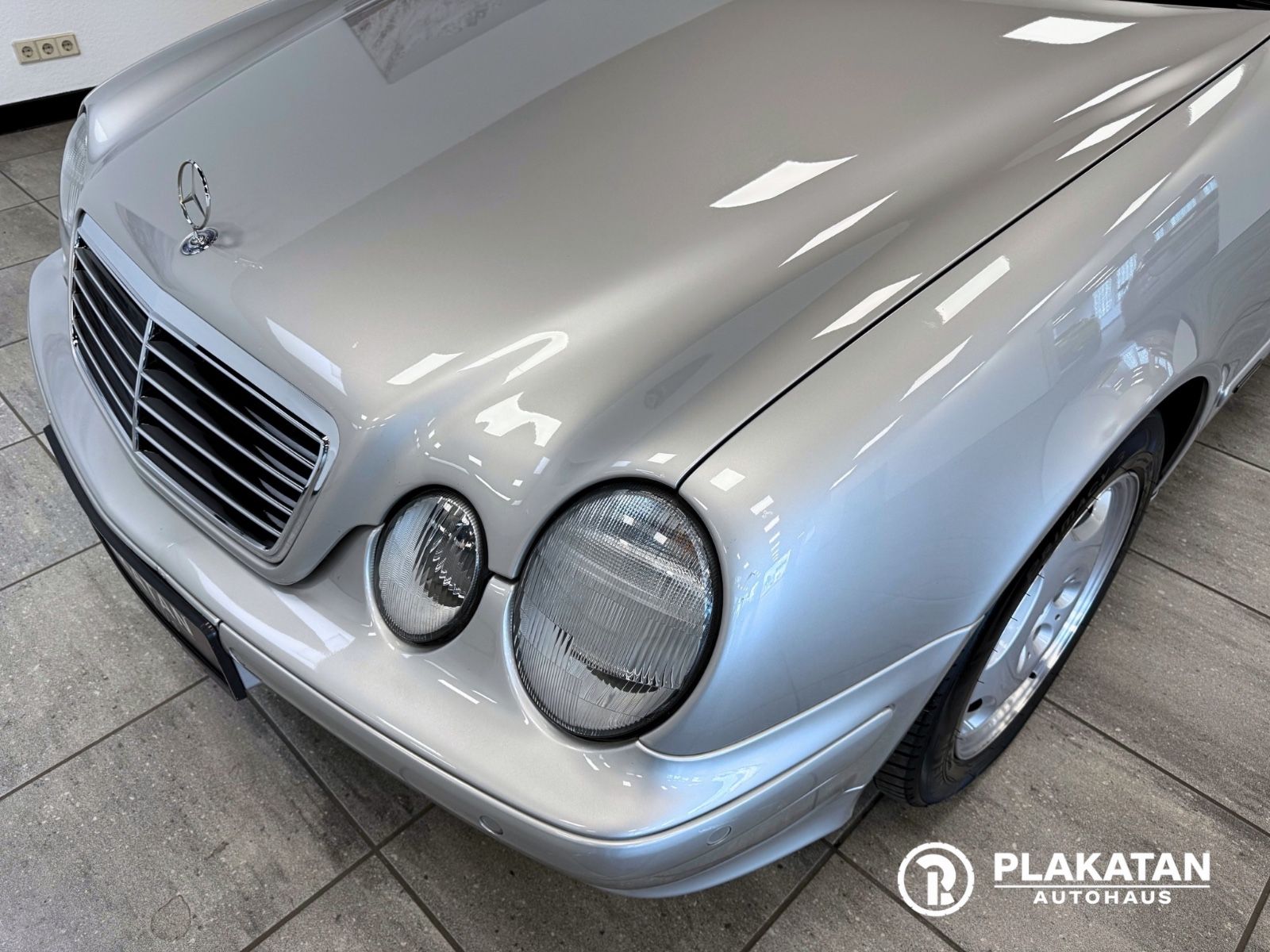 Fahrzeugabbildung Mercedes-Benz CLK 320 Elegance V6 Tempomat MB-Service