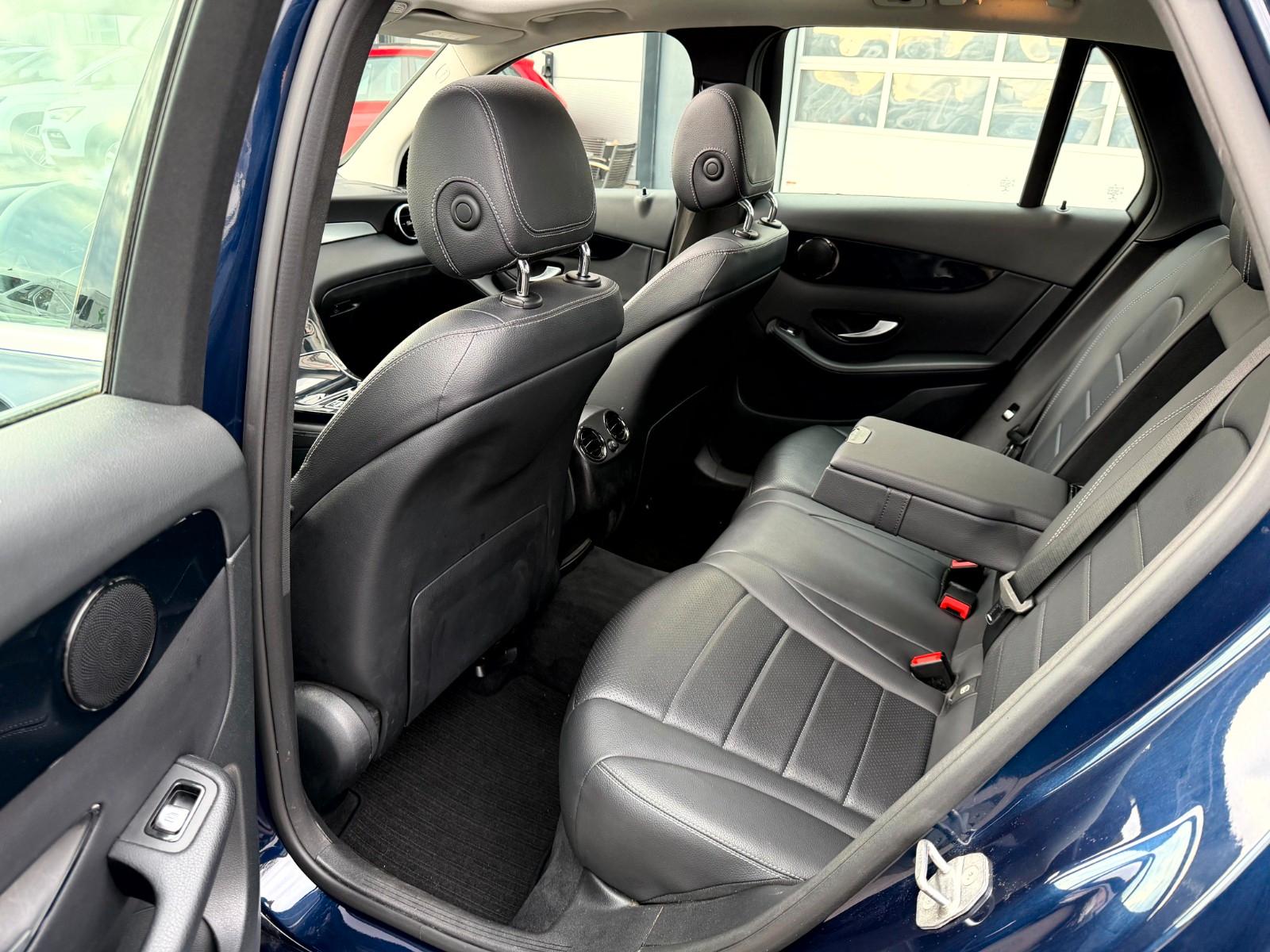 Mercedes-Benz GLC 300 4Matic Exclusive Pano_LED_Navi_HeadUp