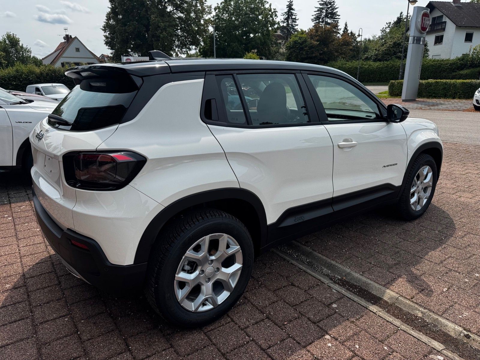 Fahrzeugabbildung Jeep Avenger 1.2 Altitude Benziner NAVI KAMERA SITZHG