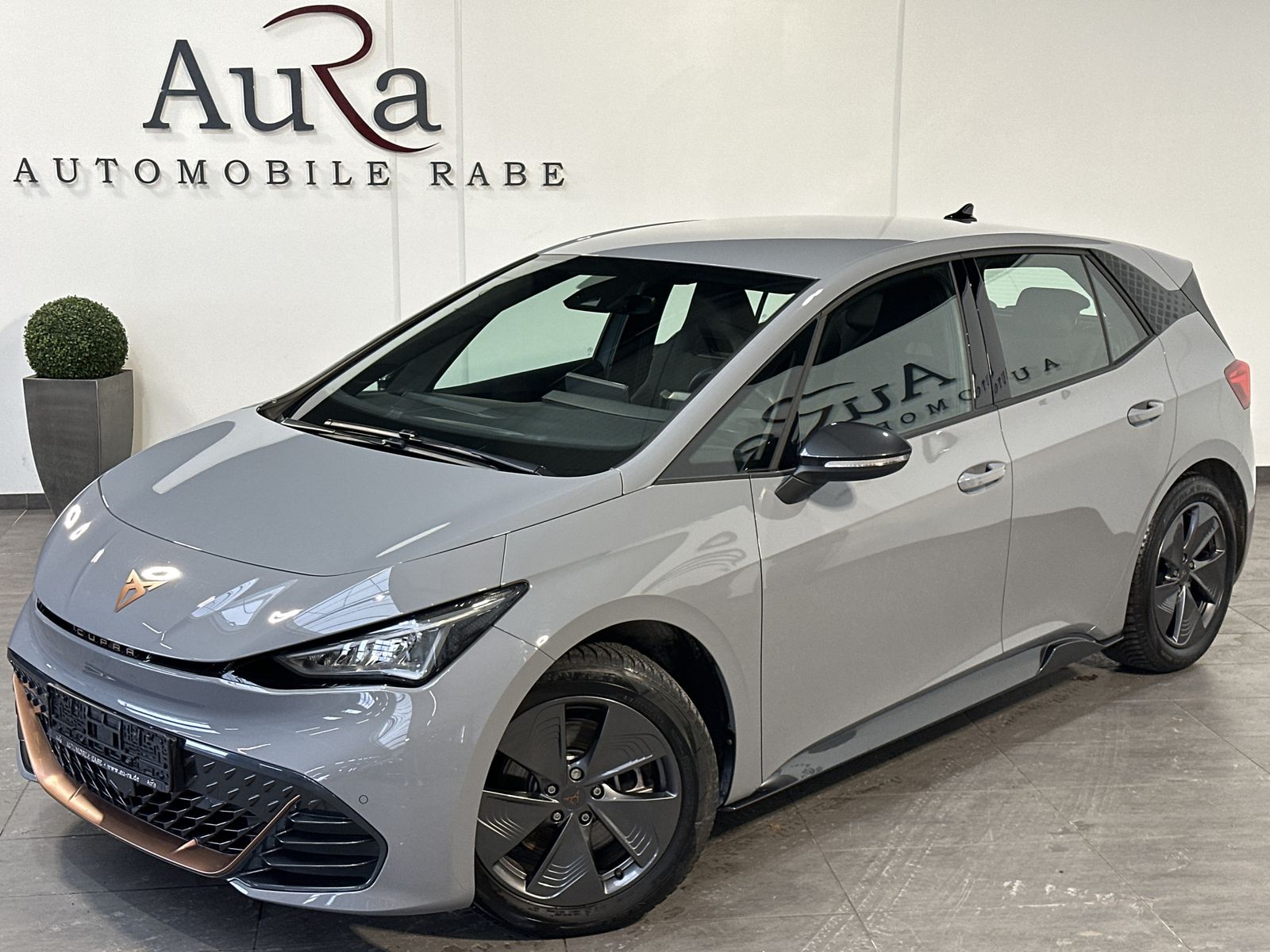 Fahrzeugabbildung CUPRA Born NAV+LED+V-COCKPIT+1HD+18ZOLL+PP+TEMPOMAT