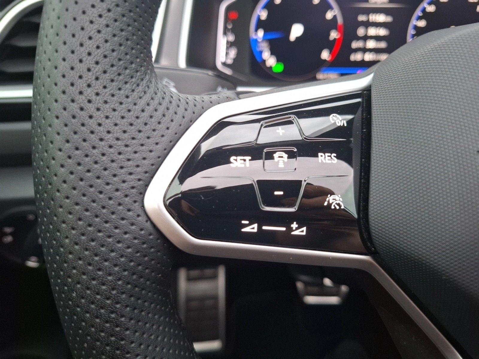 Fahrzeugabbildung Volkswagen T-Roc Cabriolet TSI R-Line DSG LEDplus Navi VC A