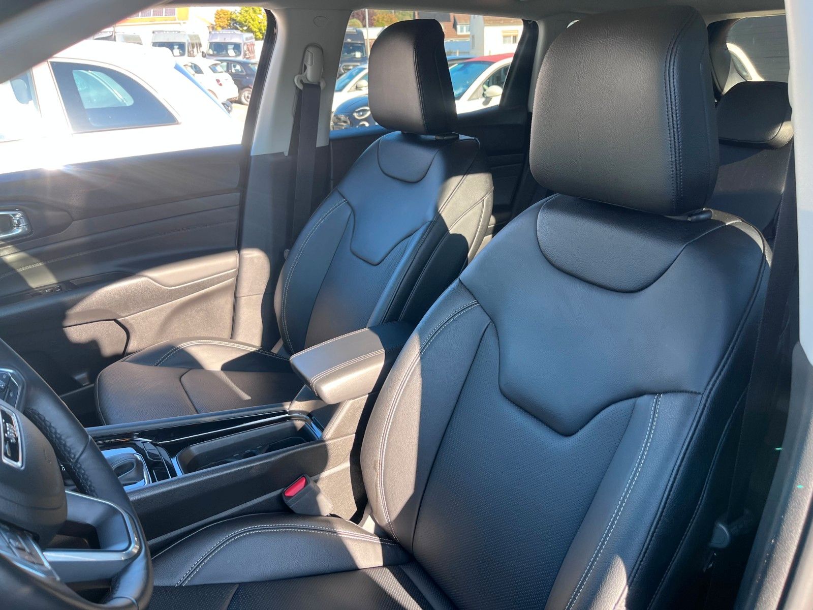 Fahrzeugabbildung Jeep Compass Summit Mild-Hybrid FWD Navi elektr. uvm