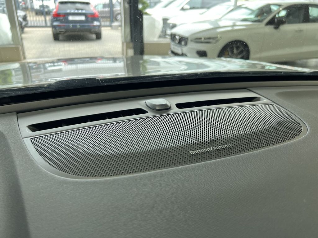 Volvo XC40 B4 Plus Dark ACC BLIS Kamera 19Zoll LED H/K