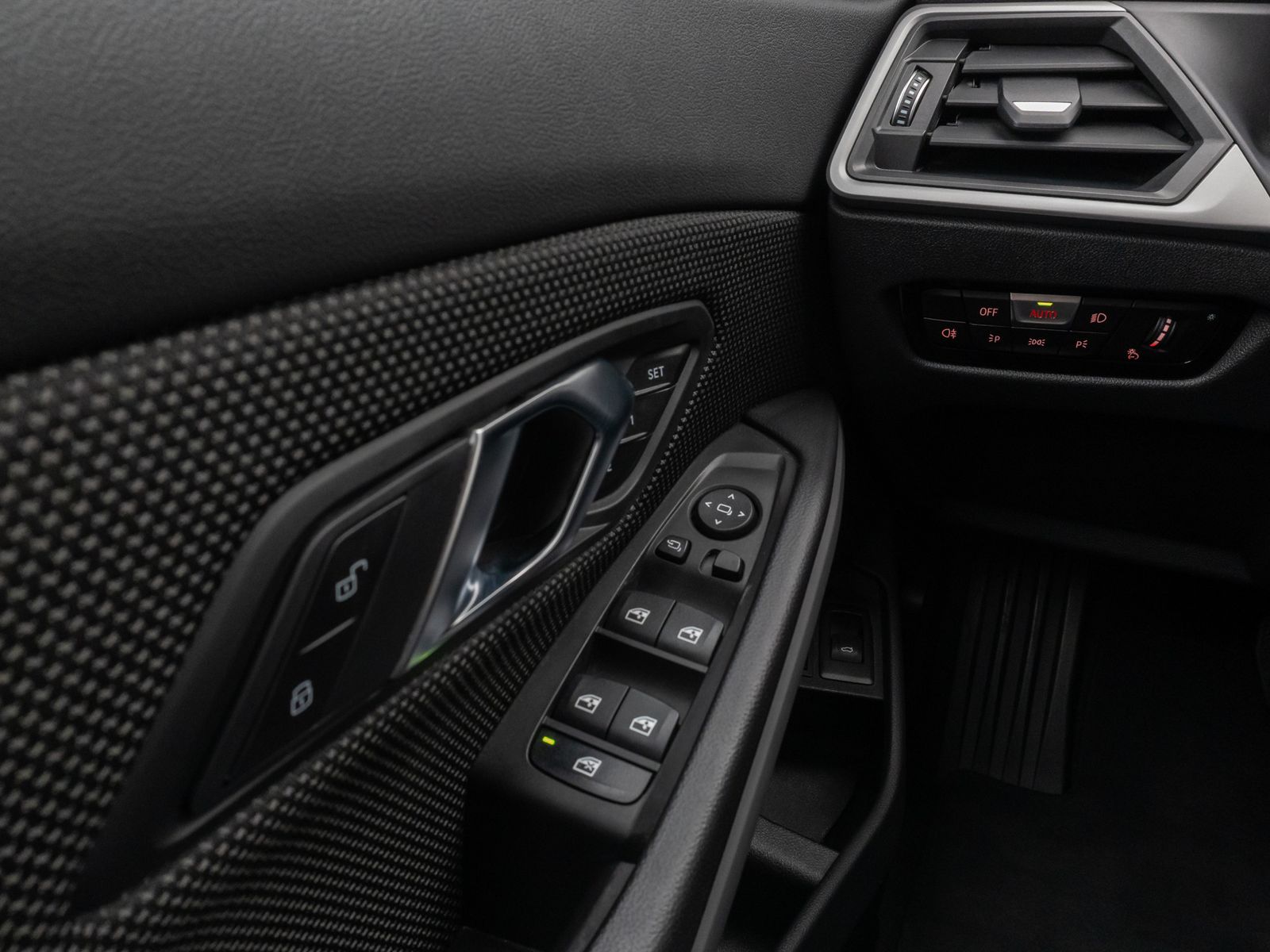 Fahrzeugabbildung BMW 330e Kamera HUD DAB Stop&Go Komfort Fernlichtass